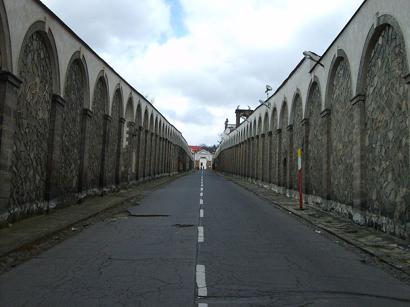 Dlouhá jízda - ulice vytesaná do skály v Děčíně
