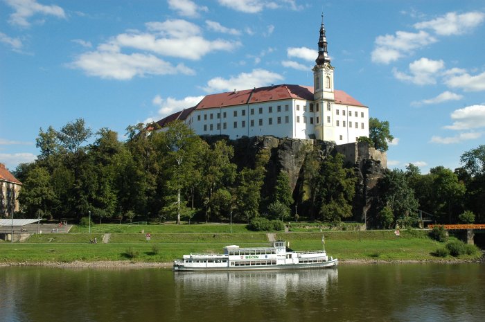 Děčínský zámek